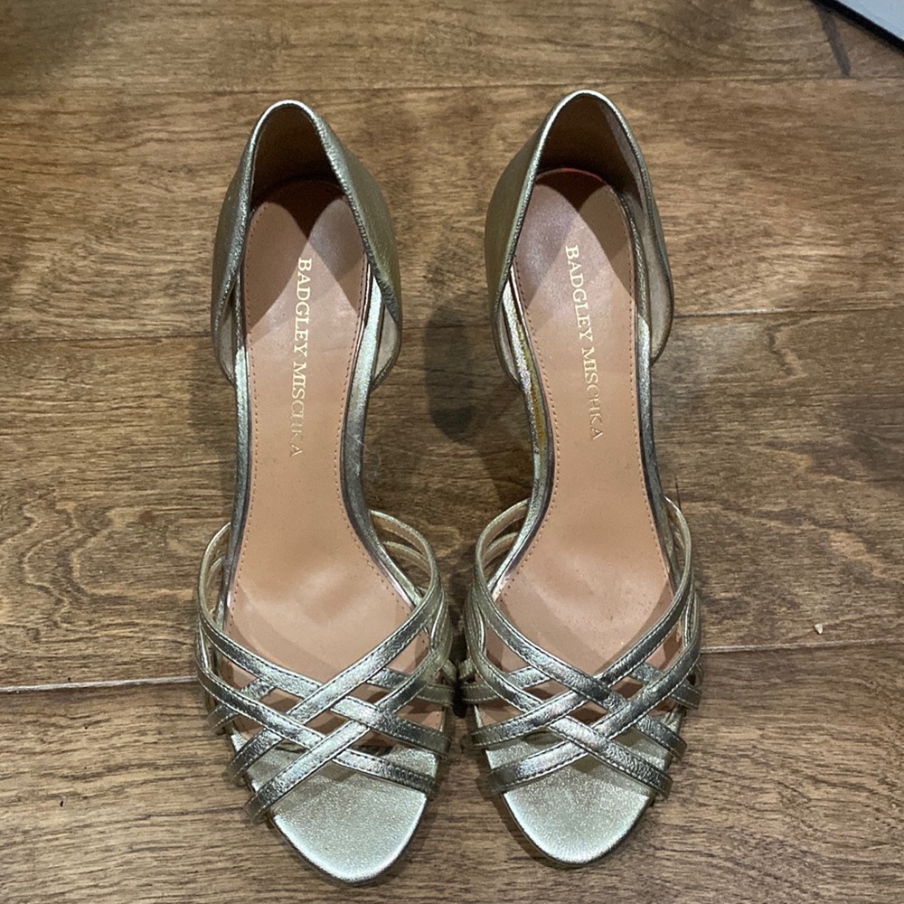 Badgley Mischka Gold Heels Size 7, great used condition.